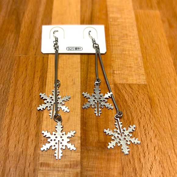 Assorted fashion earrings. - Picture 7 of 15